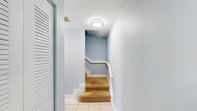 Building Photo - 18712 SW 100th Ave