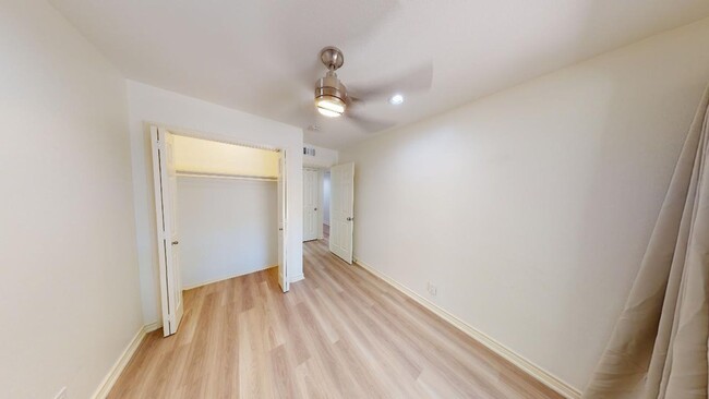 Building Photo - Gorgeous Condo nestled right on Lady Bird ...