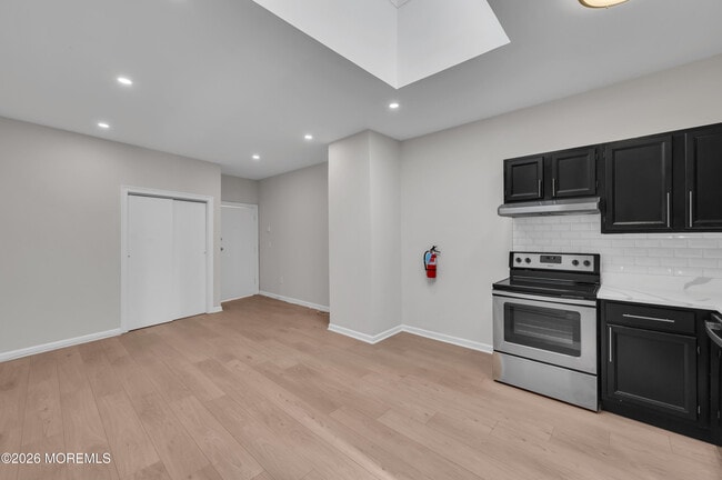 Building Photo - 31 W Front St