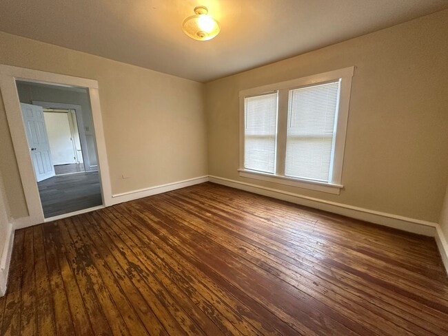 Building Photo - 2112 McKenzie Ave