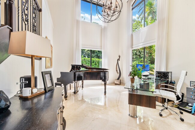 Building Photo - 5621 SW 68th Ct