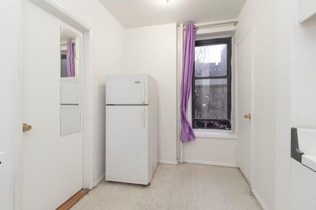 Building Photo - 1666 3rd Ave