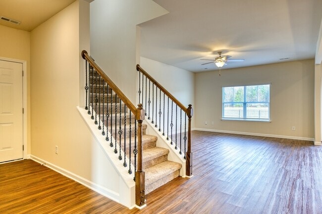 Building Photo - 13918 Brooks Dr