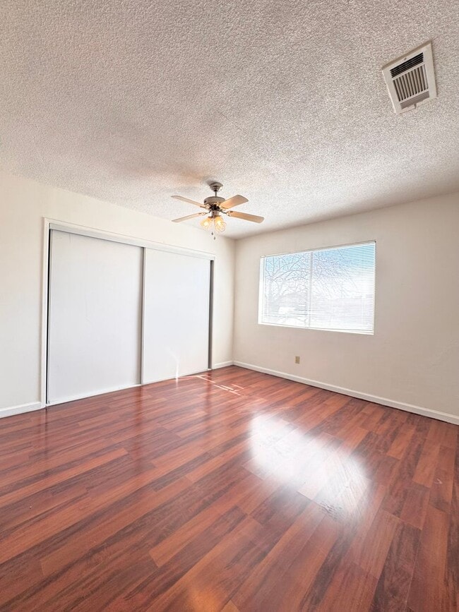 Building Photo - NE Home with pool for rent