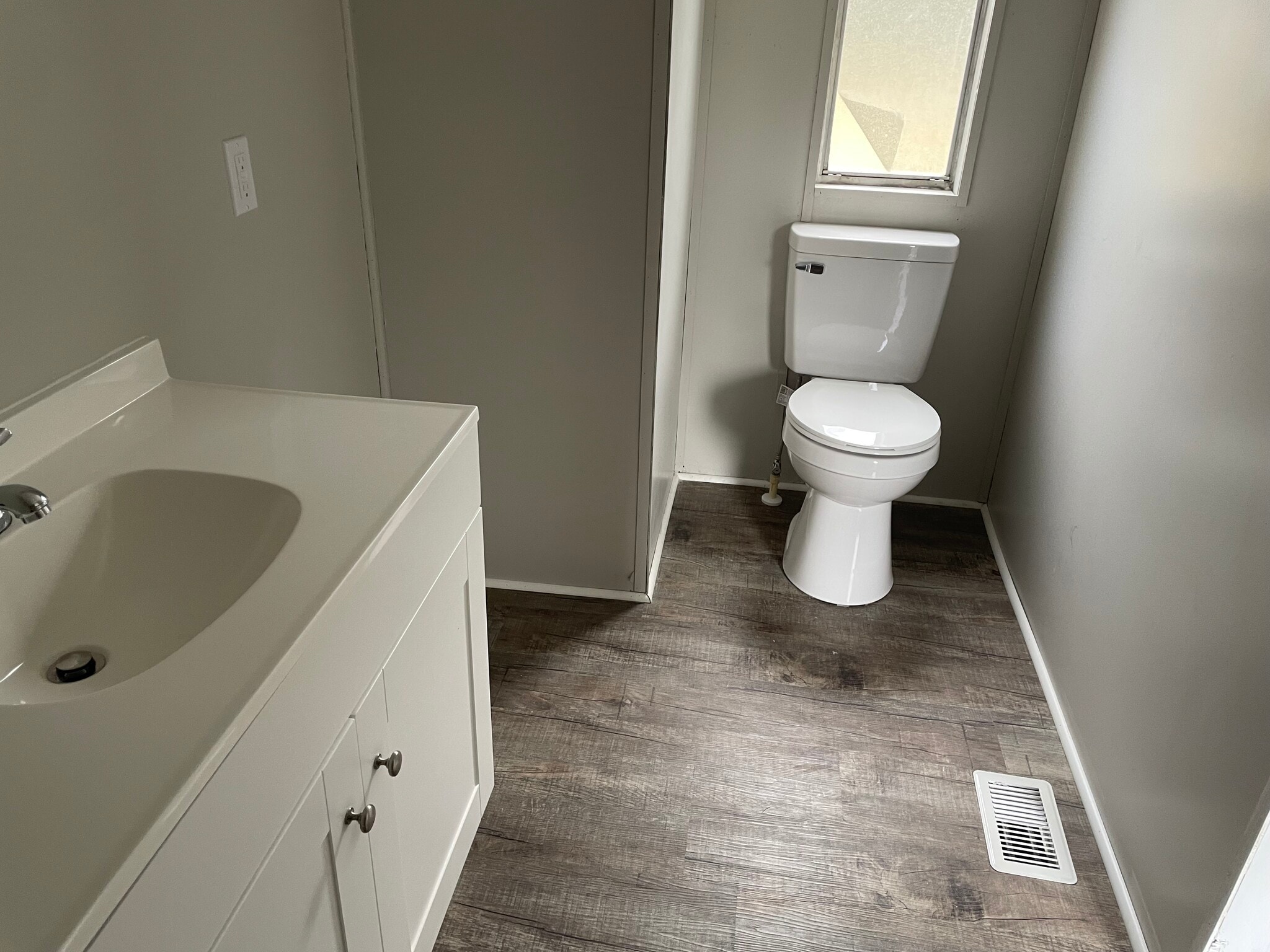 Building Photo - 176 Circle Dr