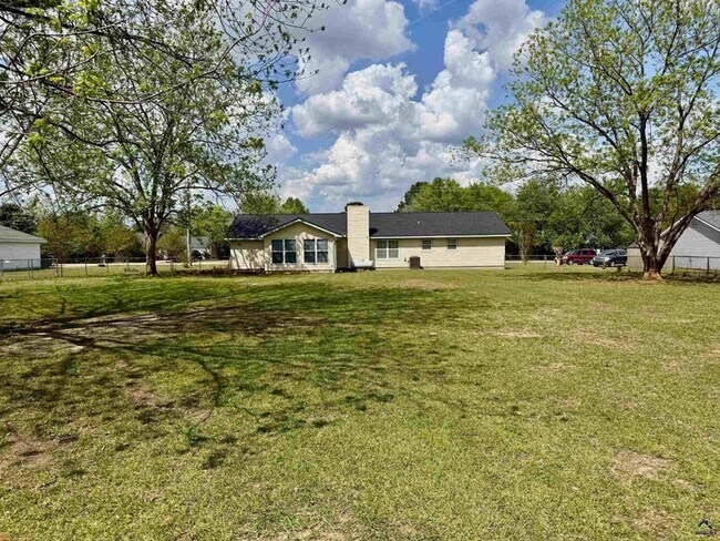 Building Photo - 104 Water Dr