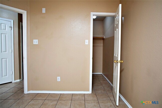 Building Photo - 5515 Lions Gate Ln