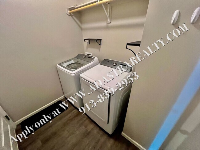 Building Photo - Like New Ranch in Spring Hill-Available in...