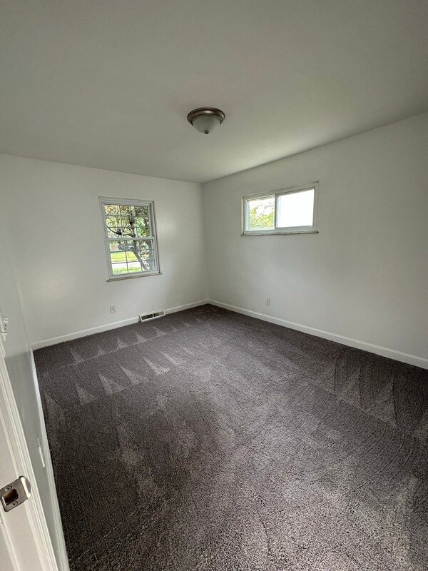 Building Photo - 5125 Bigelow Dr