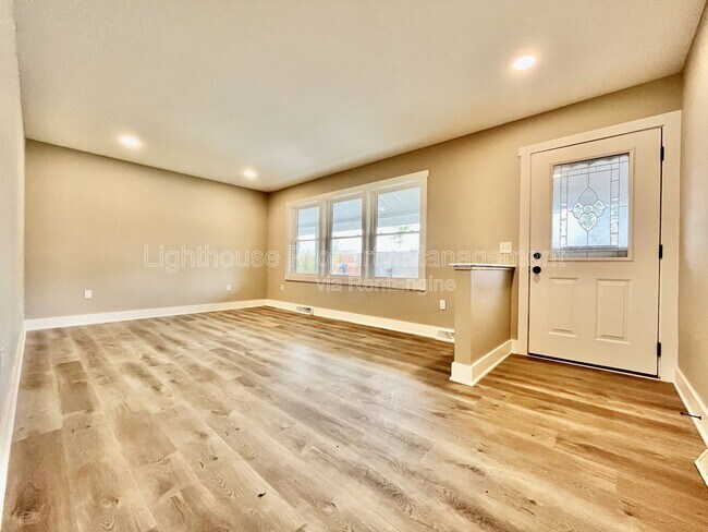 Building Photo - 818 Delray Ave SE