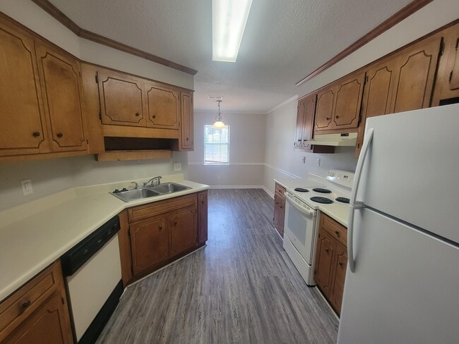 Building Photo - 3914 Almon Dr