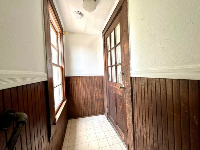 Building Photo - 147 Chestnut St