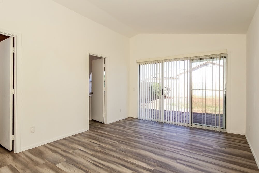 Building Photo - 252 W Wahalla Ln