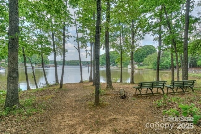 Building Photo - 188 Water Oak Dr