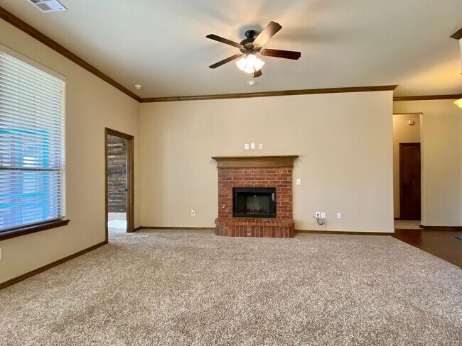 Building Photo - Water Front Property!!  3 Bed, 2 bath with Storm Shelter