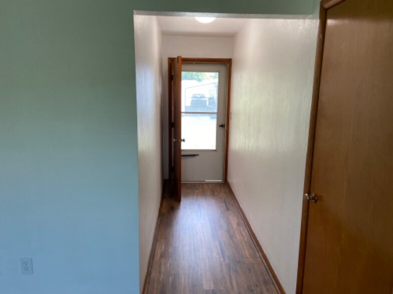 Building Photo - 123 Napoleon Rd