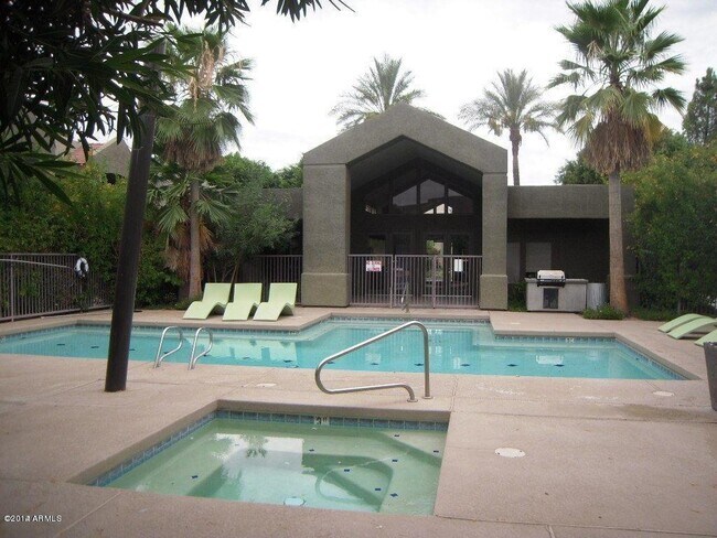 Building Photo - 1295 N Ash St