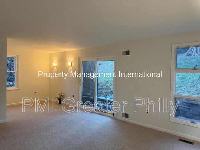 Building Photo - 864 Beechwood Rd