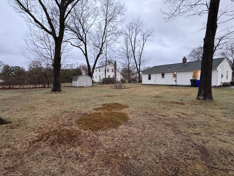 Building Photo - 435 Elmwood Dr