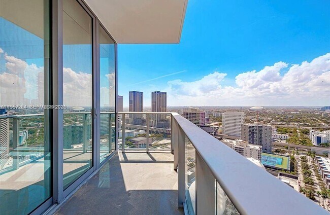 Building Photo - 851 NE 1st Ave