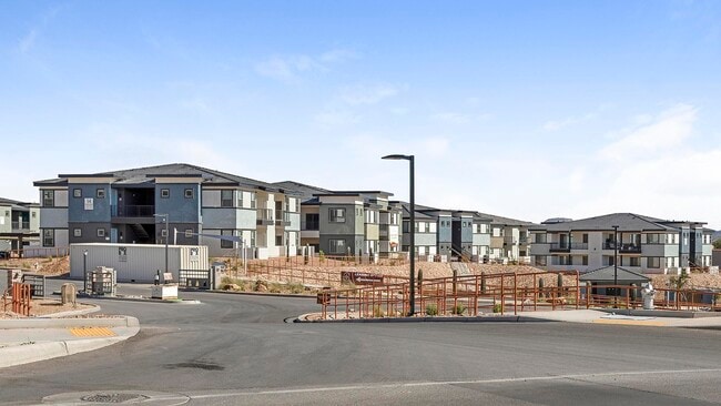 Building Photo - 5750 N La Cholla Blvd