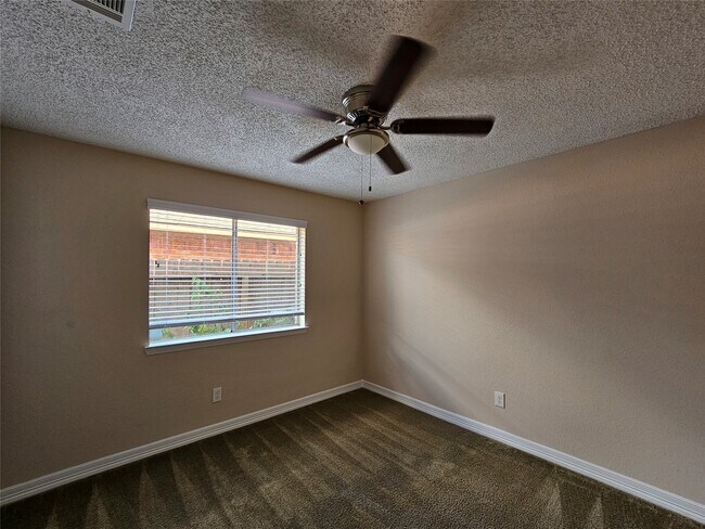 Building Photo - 8314 Streamside Dr