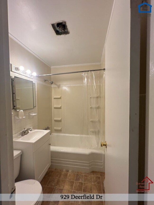 Building Photo - 929 Deerfield Dr