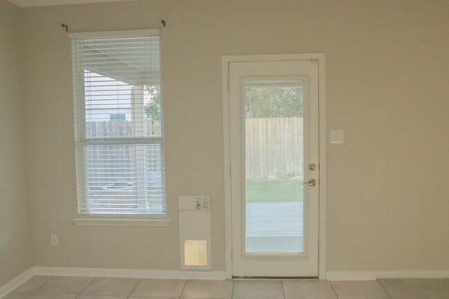 Building Photo - 29607 Legends Green Dr