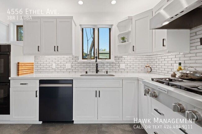 Building Photo - 4556 Ethel Ave