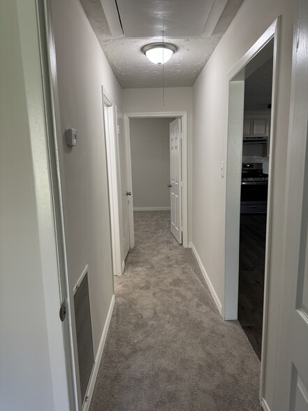 Building Photo - 230 N Holly Ave