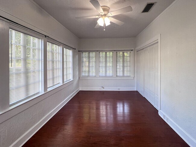 Building Photo - 2277 - McIntosh