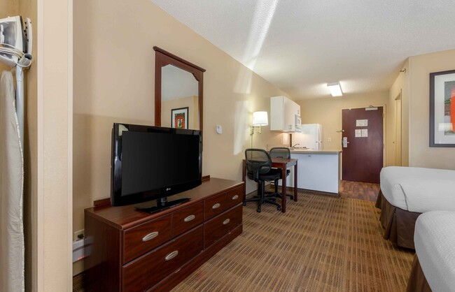 Building Photo - Furnished Studio-Rockford - I-90