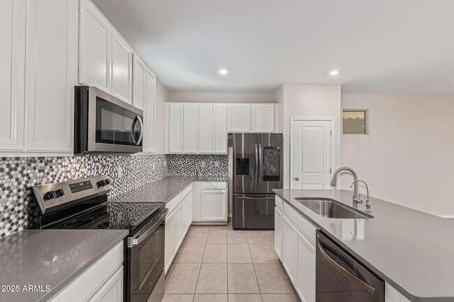 Building Photo - 16648 W Jenan Dr