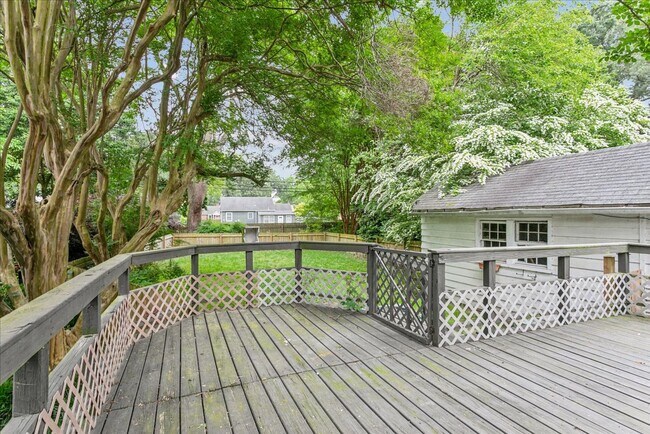 Building Photo - 44 Rivermont Dr