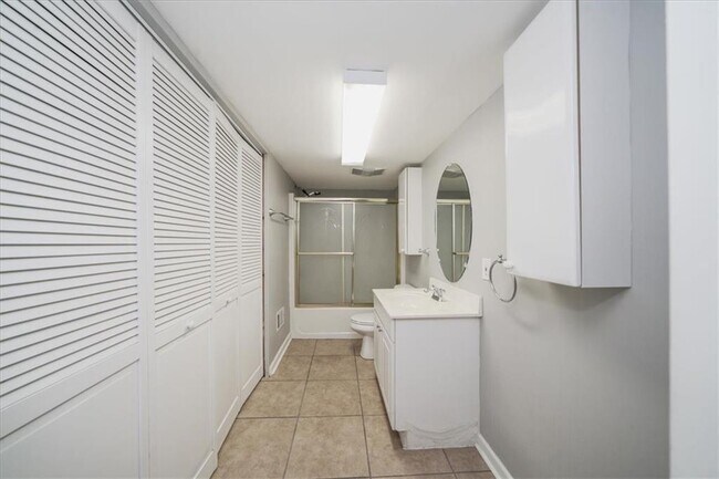 Building Photo - 4085 Pineset Dr