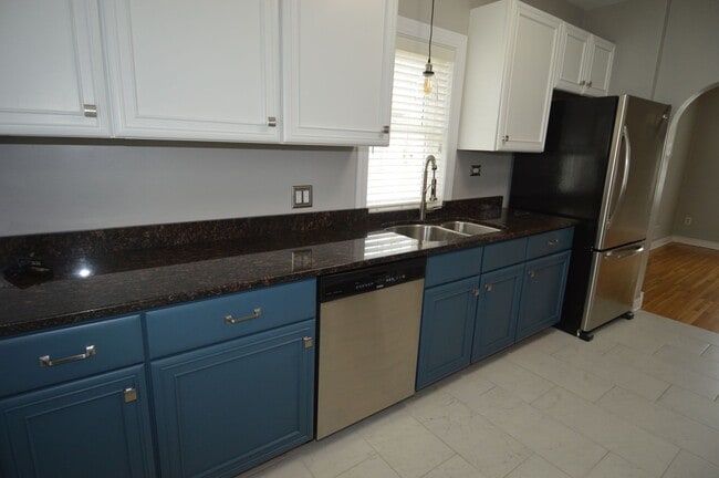 Building Photo - Wonderful 2 Bedroom/2 Bathroom House for Rent