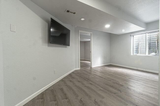 Building Photo - 2218 Streambank Dr