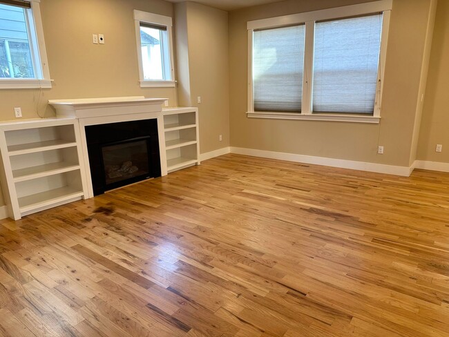 Building Photo - Super Cute 3 Bedroom with Bonus/Office in SE Portland Home!