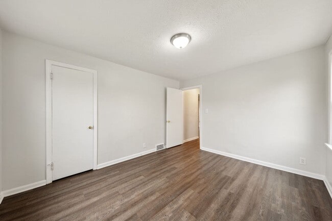 Building Photo - Beautiful Home in South Euclid