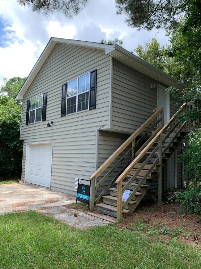 Building Photo - 2114 Wisteria Dr