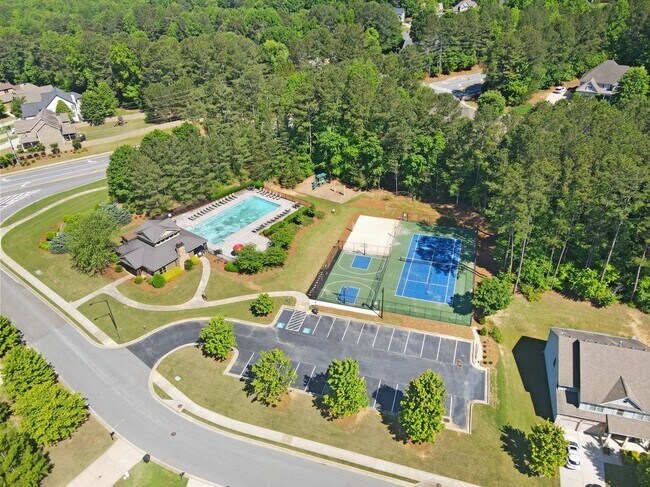Building Photo - 411 Riverclub Rd