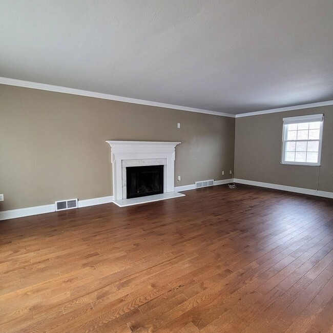 Building Photo - Upper St. Clair 4 Bedroom Home - In ground...