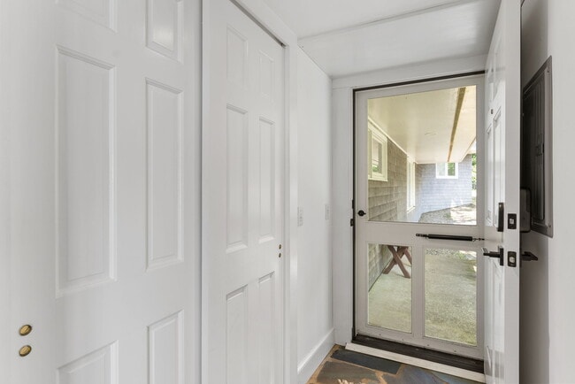 Building Photo - 7 Cragmere Way