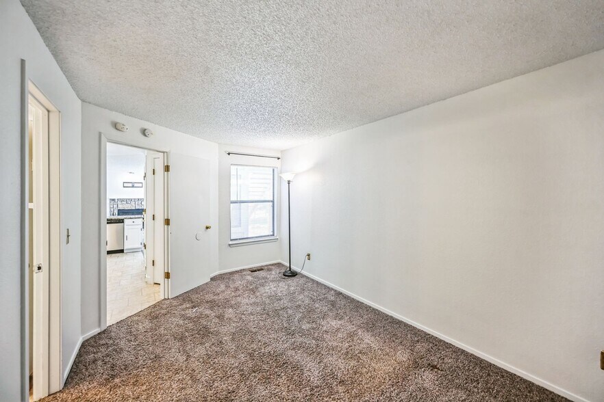 Building Photo - 982 S Dearborn Way