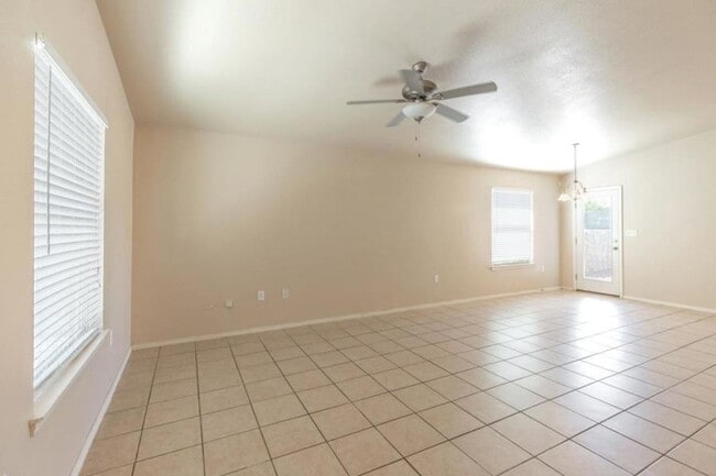 Building Photo - Charming 3 bedroom, 2 bath in Northeast El...