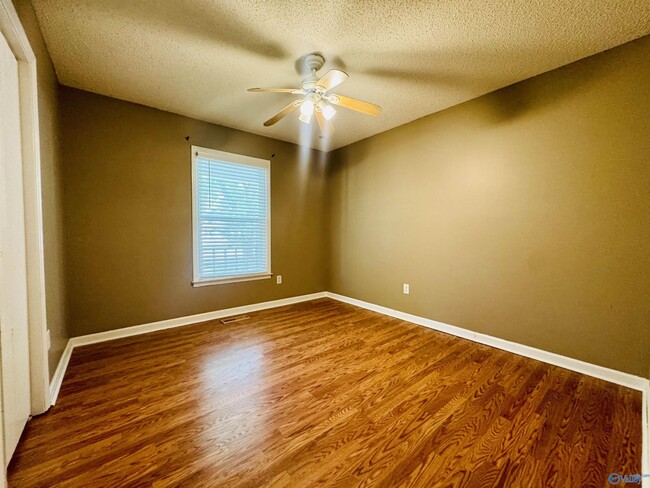 Building Photo - 268 Pops Corner