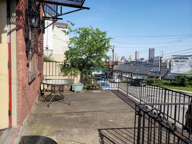 Building Photo - 2 Bedroom 2 Bathroom Single Family Home (South Side Slopes)