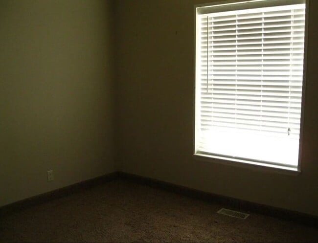Building Photo - Comfy & Cozy Home for Rent