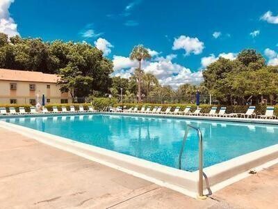 Building Photo - 714 Gardens Dr