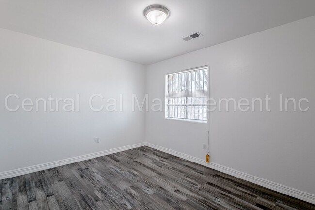 Building Photo - 130 8th St